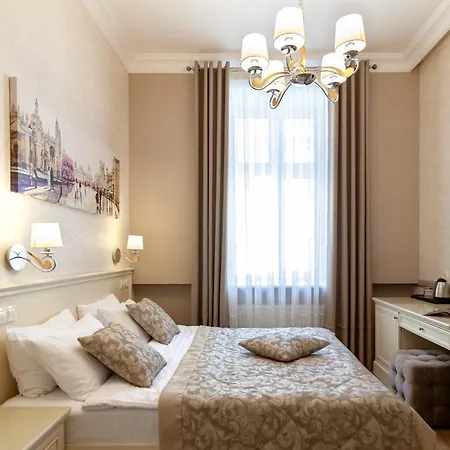 Hotel apartamentowy Royal Mini-apart On Rynok Square 3*