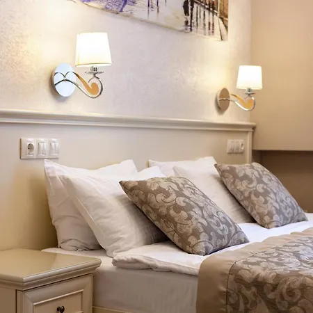 Royal Mini-apart On Rynok Square Aparthotel 3*