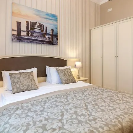 Royal Mini-apart On Rynok Square Apart-hotel 3*