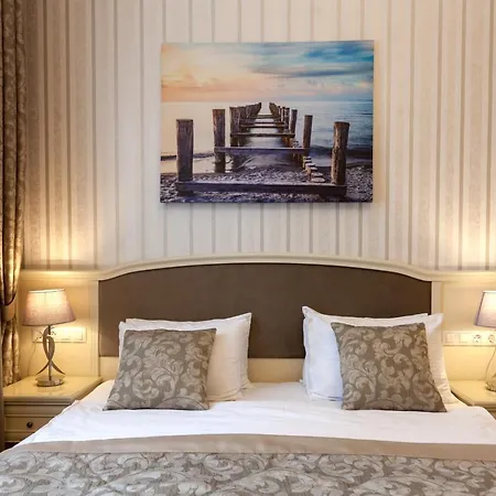 Royal Mini-apart On Rynok Square Apart Otel